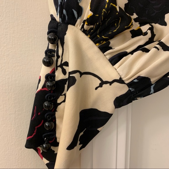 Diane Von FURSTENBERG blouse. - Picture 4 of 7